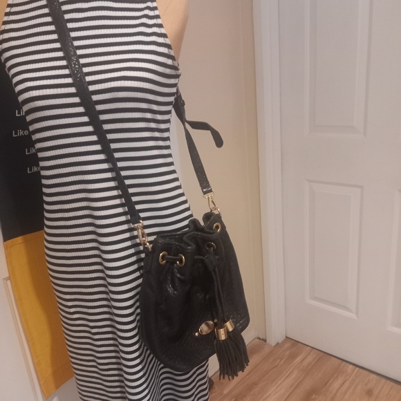 Vintage Saba black leather cross body shoulder bucket bag with gold hardware. - Picture 2 of 6